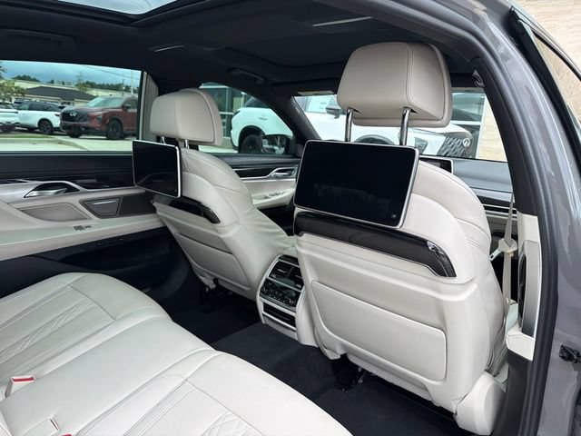 Used 2020 BMW 750i xDrive w/ Executive Package AWD/4WD image 10