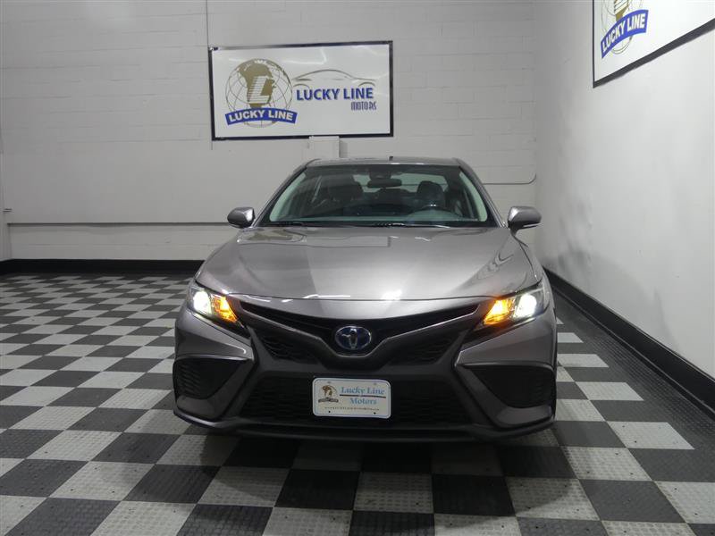 Used 2022 Toyota Camry SE w/ Cold Weather Package FWD image 2