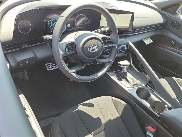 New 2025 Hyundai Elantra SEL image 2