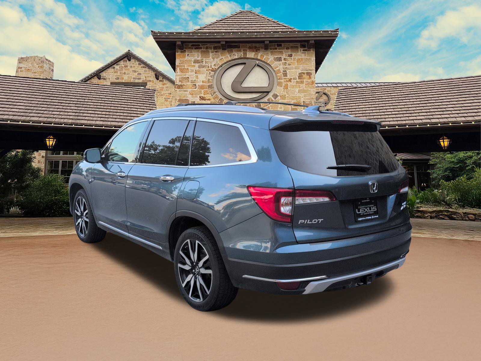Used 2019 Honda Pilot Elite image 2