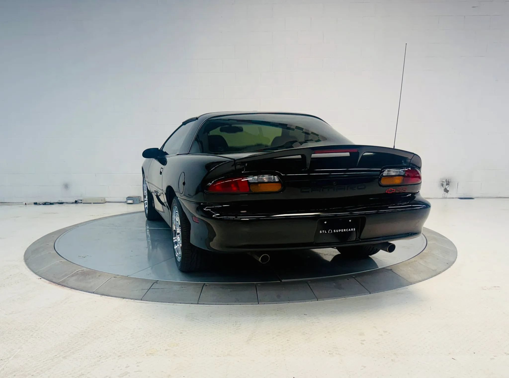 Used 2000 Chevrolet Camaro Z28 w/ SS Performance/Appearance Pkg RWD image 18