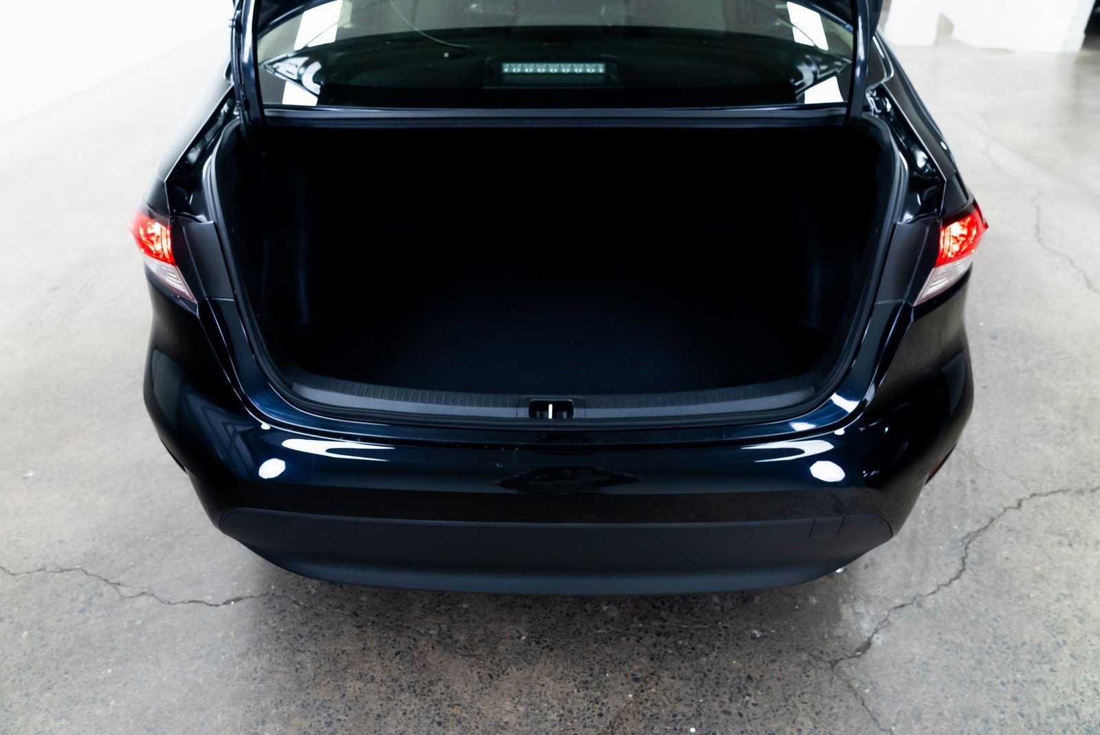 Used 2025 Toyota Corolla LE image 7