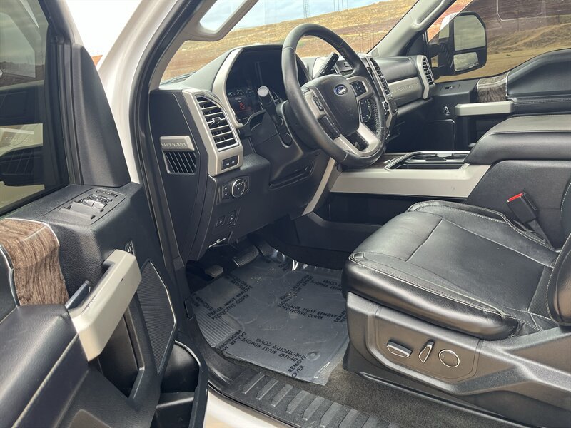 Used 2017 Ford F250 Lariat w/ Lariat Ultimate Package AWD/4WD image 12