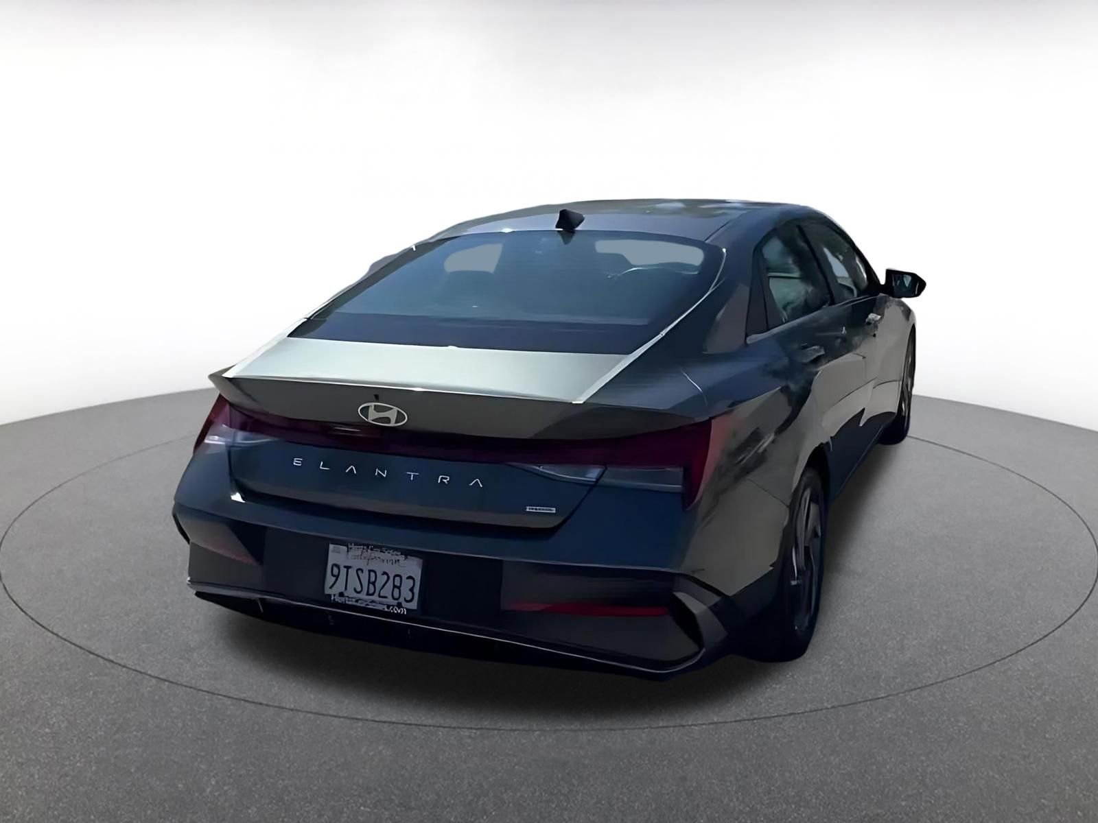 Used 2025 Hyundai Elantra Limited image 14