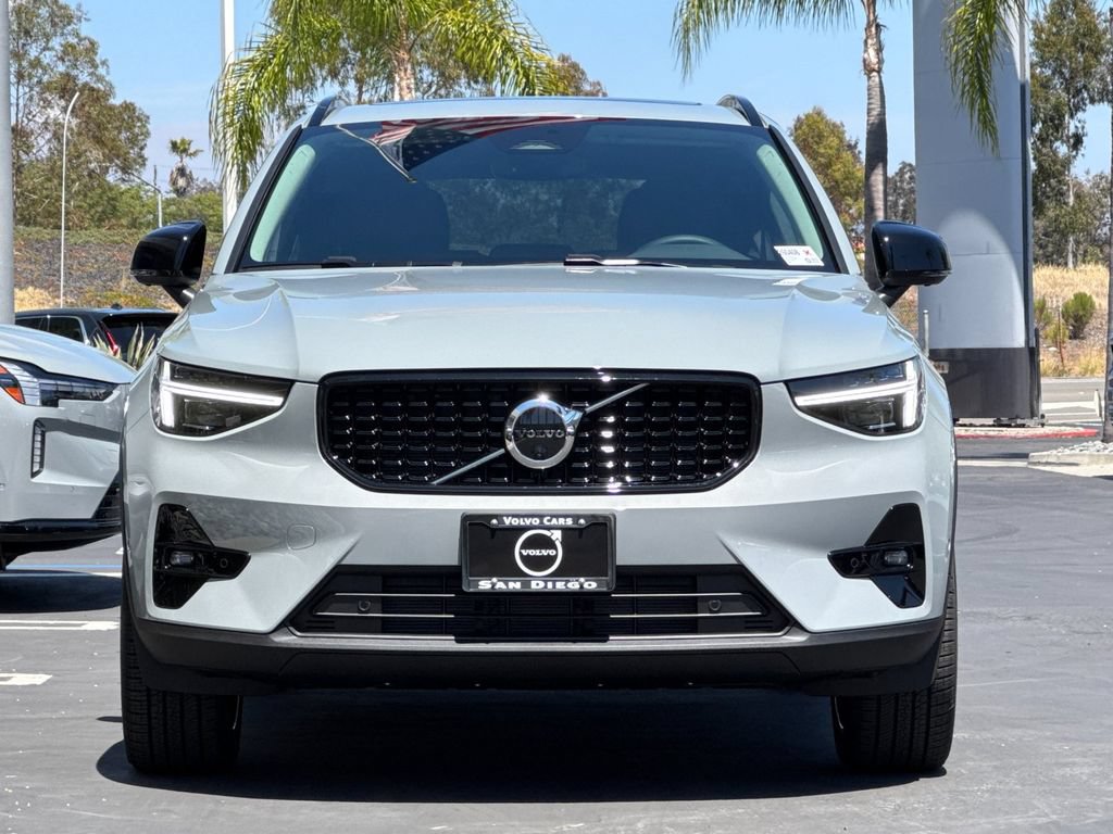 New 2026 Volvo XC40 B5 Plus w/ Climate Package AWD/4WD image 8