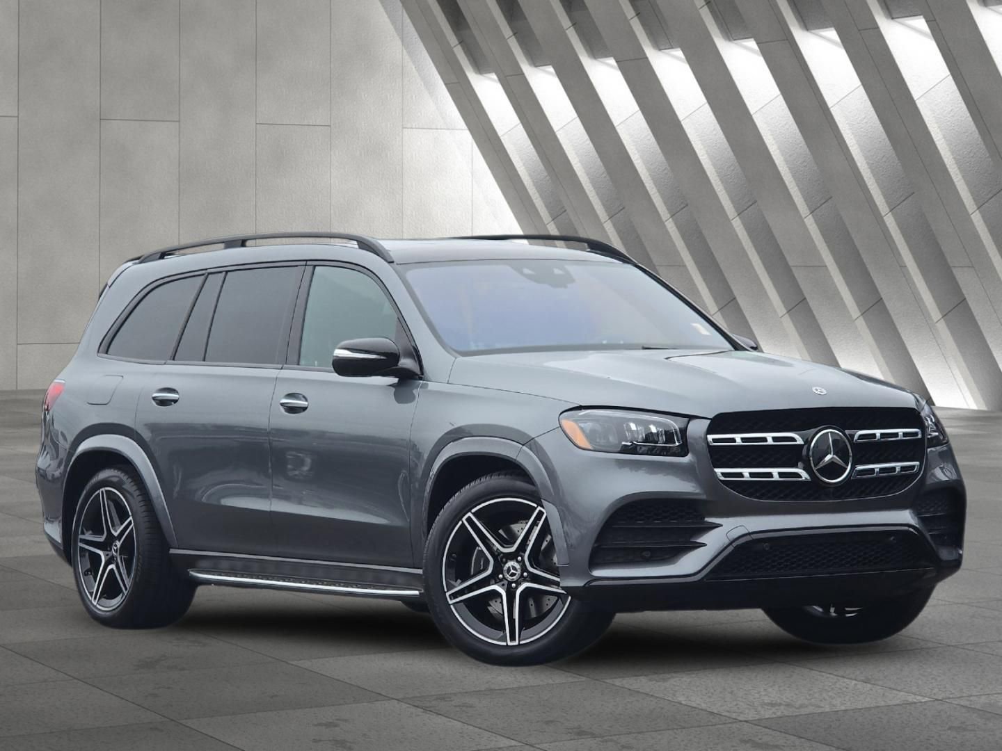 Used 2023 Mercedes-Benz GLS 580 4MATIC image 2