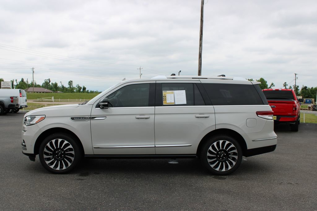 Used 2023 Lincoln Navigator Reserve RWD image 6