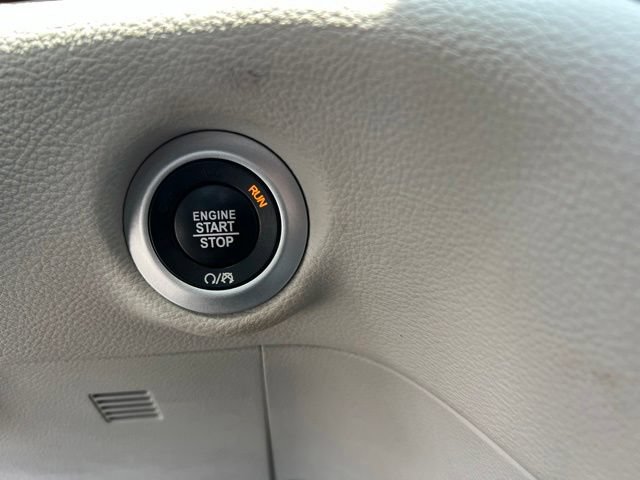 Used 2018 Chrysler Pacifica Limited FWD image 17