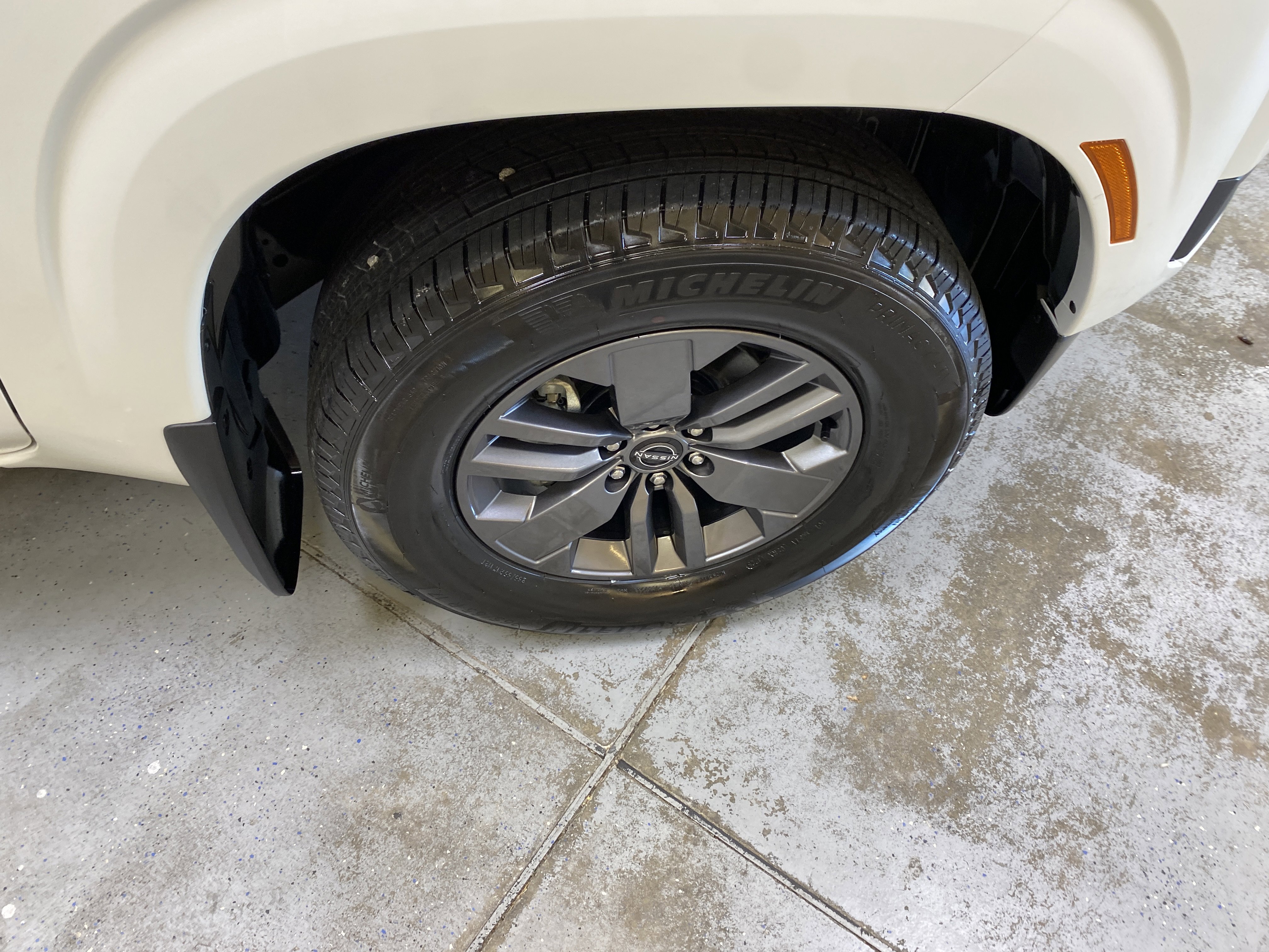 Used 2025 Nissan Frontier SV w/ SV Convenience Package image 14