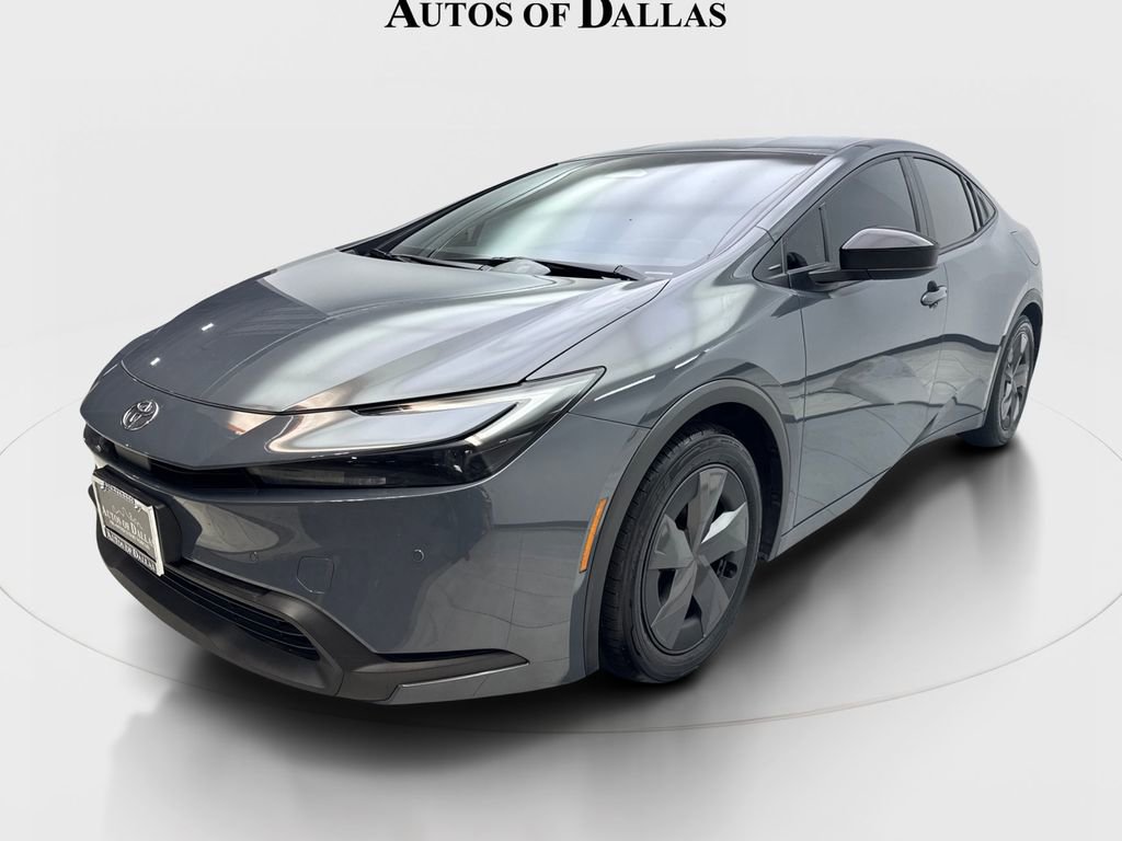 Used 2025 Toyota Prius LE FWD image 2