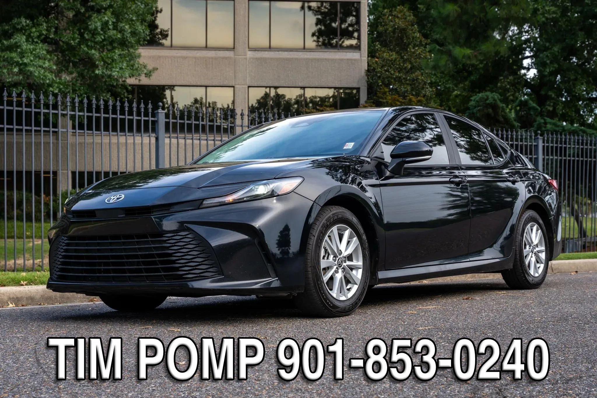 Used 2025 Toyota Camry LE w/ Convenience Package FWD image 1