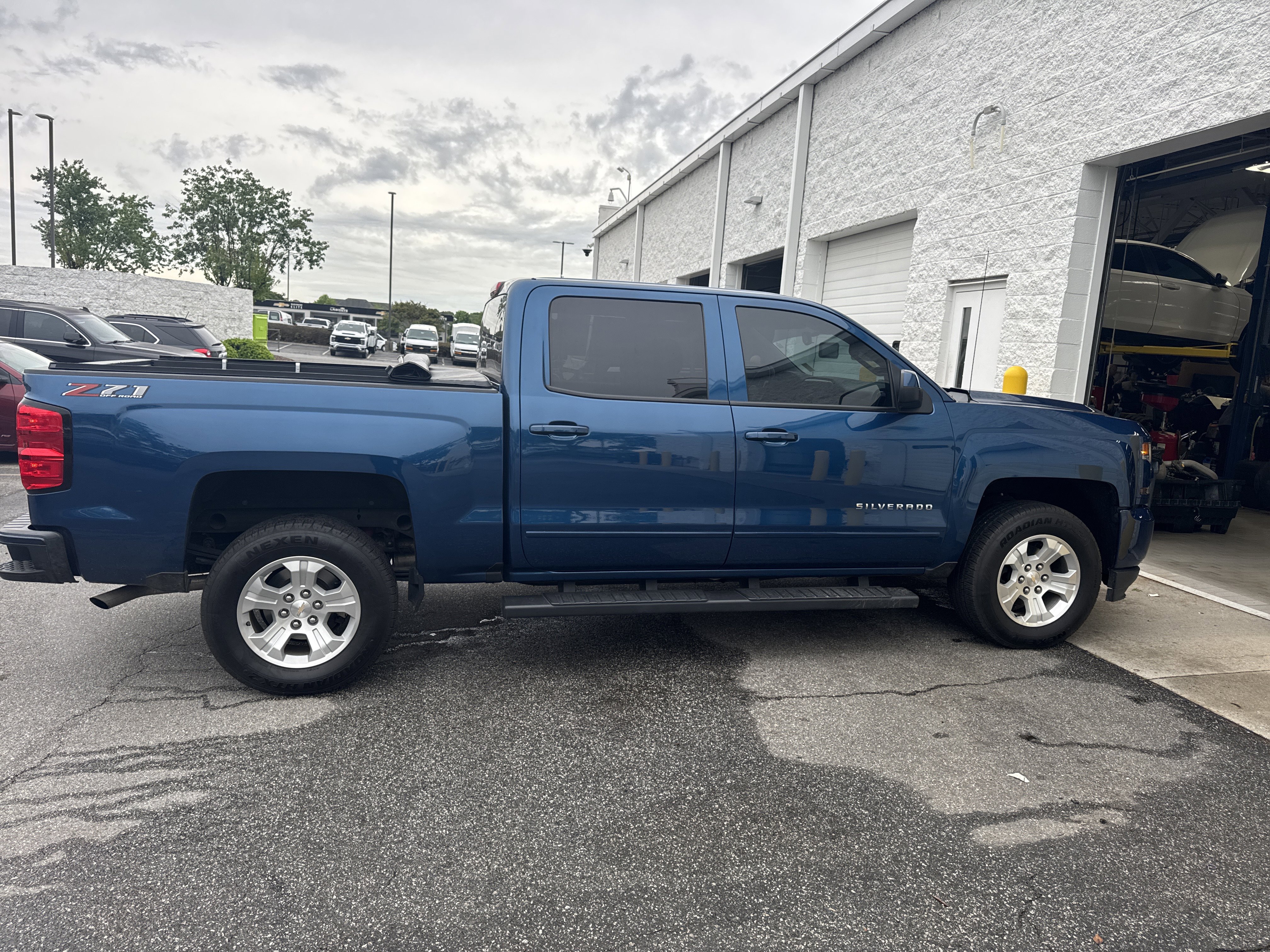 Used 2018 Chevrolet Silverado 1500 LT w/ All Star Edition AWD/4WD image 11
