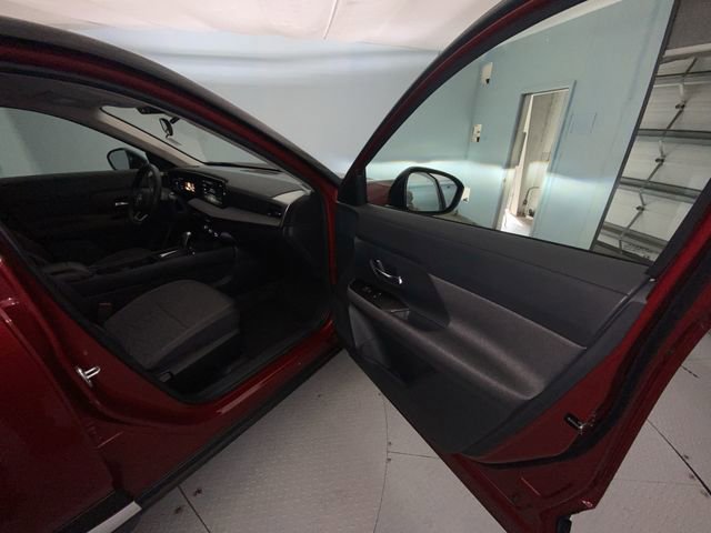 Used 2025 Nissan Kicks SV image 23