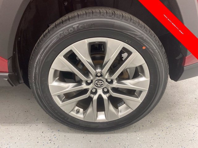 Used 2019 Toyota RAV4 XLE Premium w/ Cold Weather Package AWD/4WD image 10