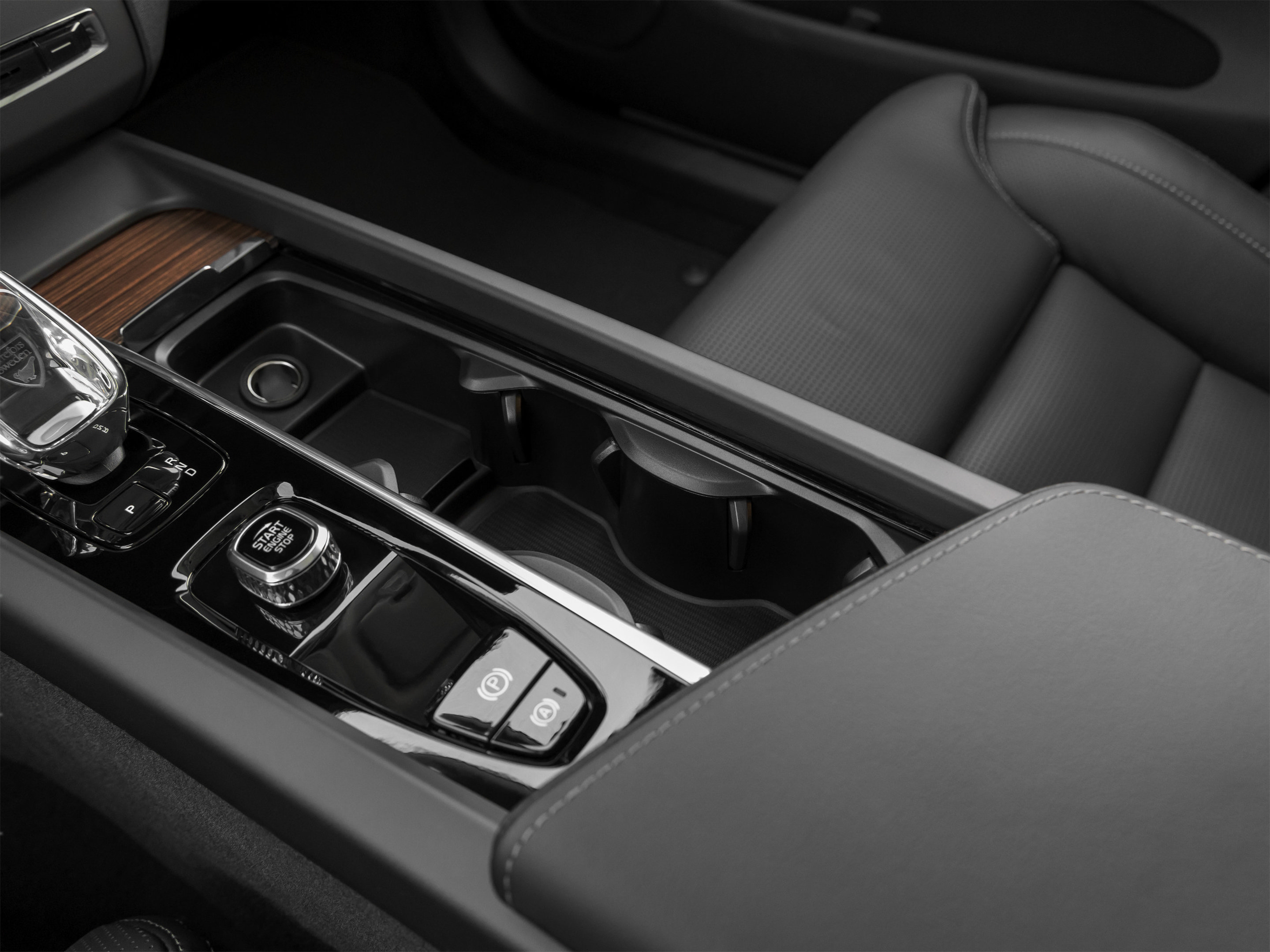 Used 2023 Volvo XC60 B5 Ultimate w/ Climate Package FWD image 24