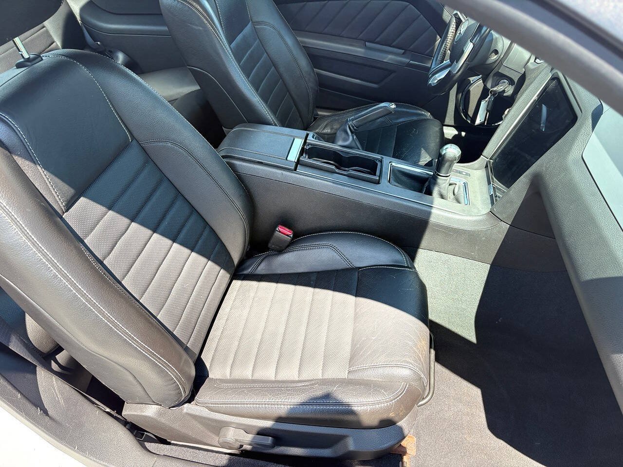 Used 2010 Ford Mustang GT Premium RWD image 17