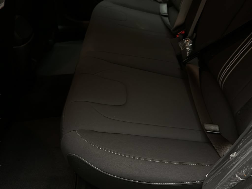 Certified 2025 Hyundai Elantra SEL FWD image 14