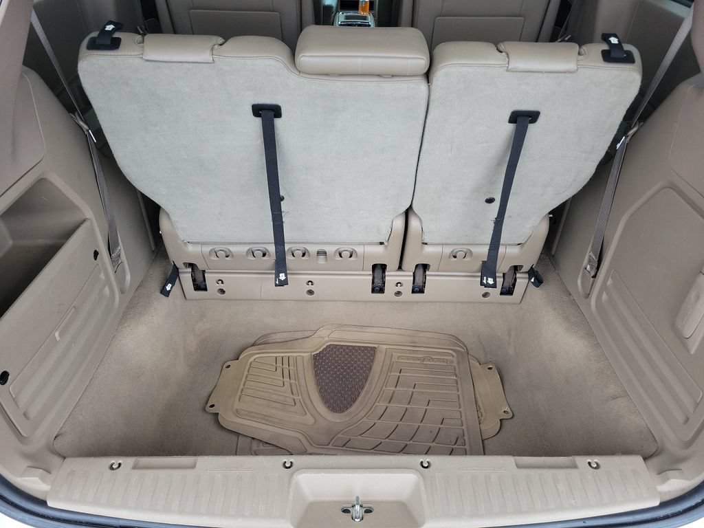 Used 2014 Chrysler Town & Country Touring FWD image 7