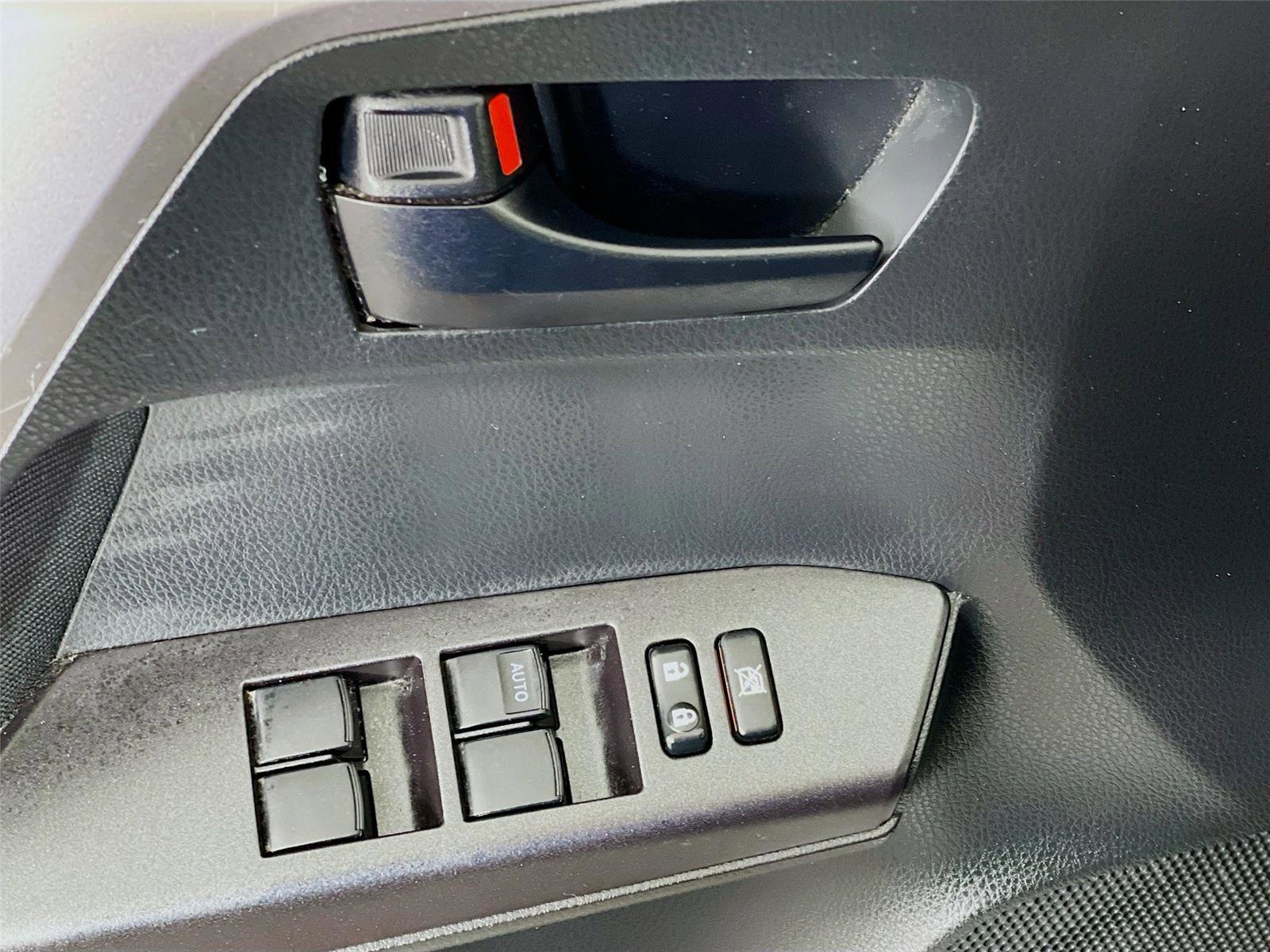 Used 2016 Toyota RAV4 LE AWD/4WD image 20