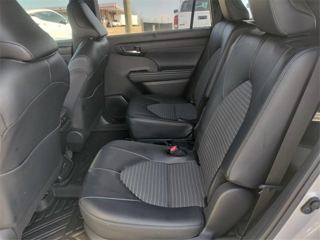 Used 2024 Toyota Highlander XSE image 19