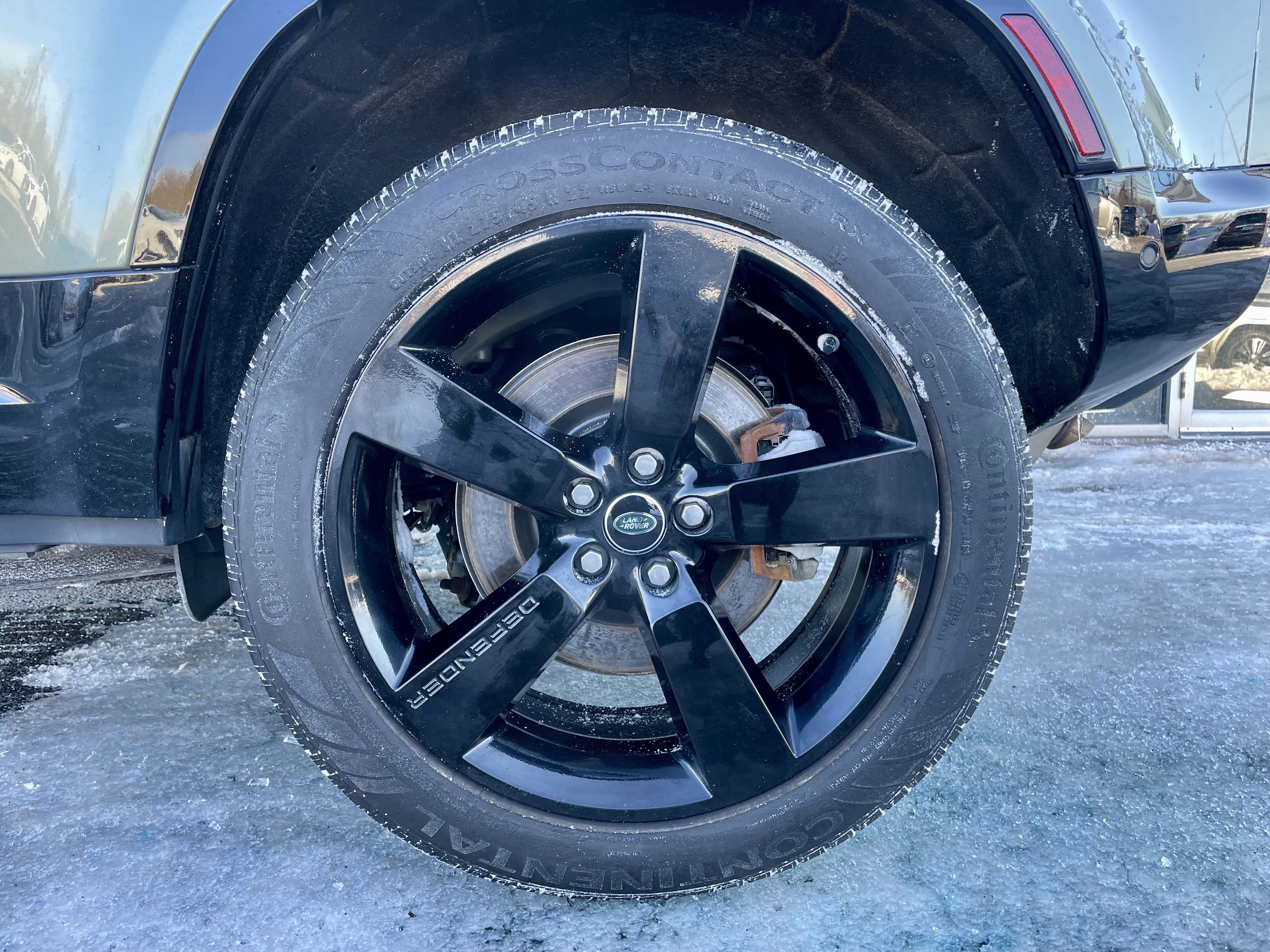 Certified 2025 Land Rover Defender 110 X-Dynamic SE image 10