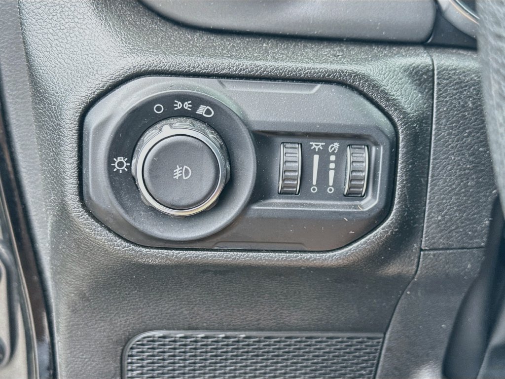 Used 2022 Jeep Wrangler Sport AWD/4WD image 11