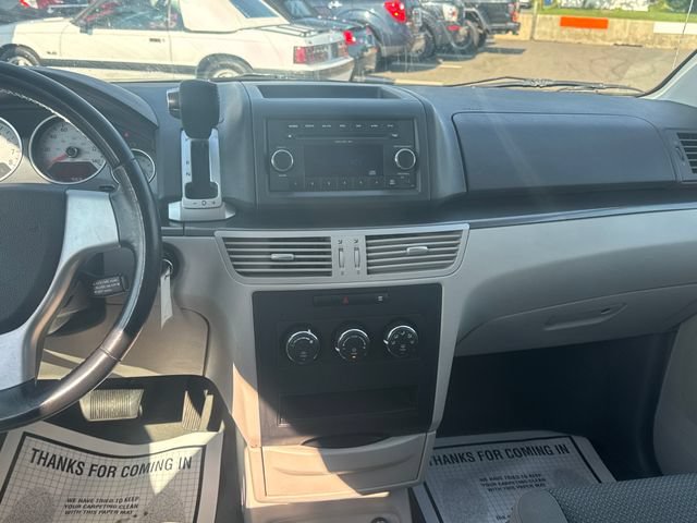 Used 2009 Volkswagen Routan S FWD image 18