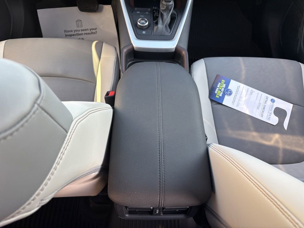 Used 2021 Toyota RAV4 Limited image 32