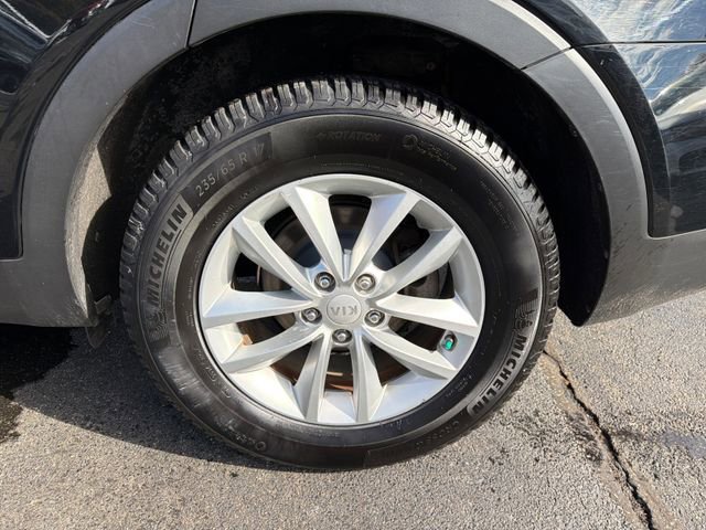 Used 2017 Kia Sorento LX image 14