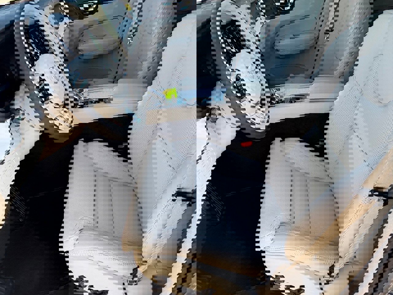 New 2026 Volvo XC60 T8 Ultra w/ Protection Package Premier image 18