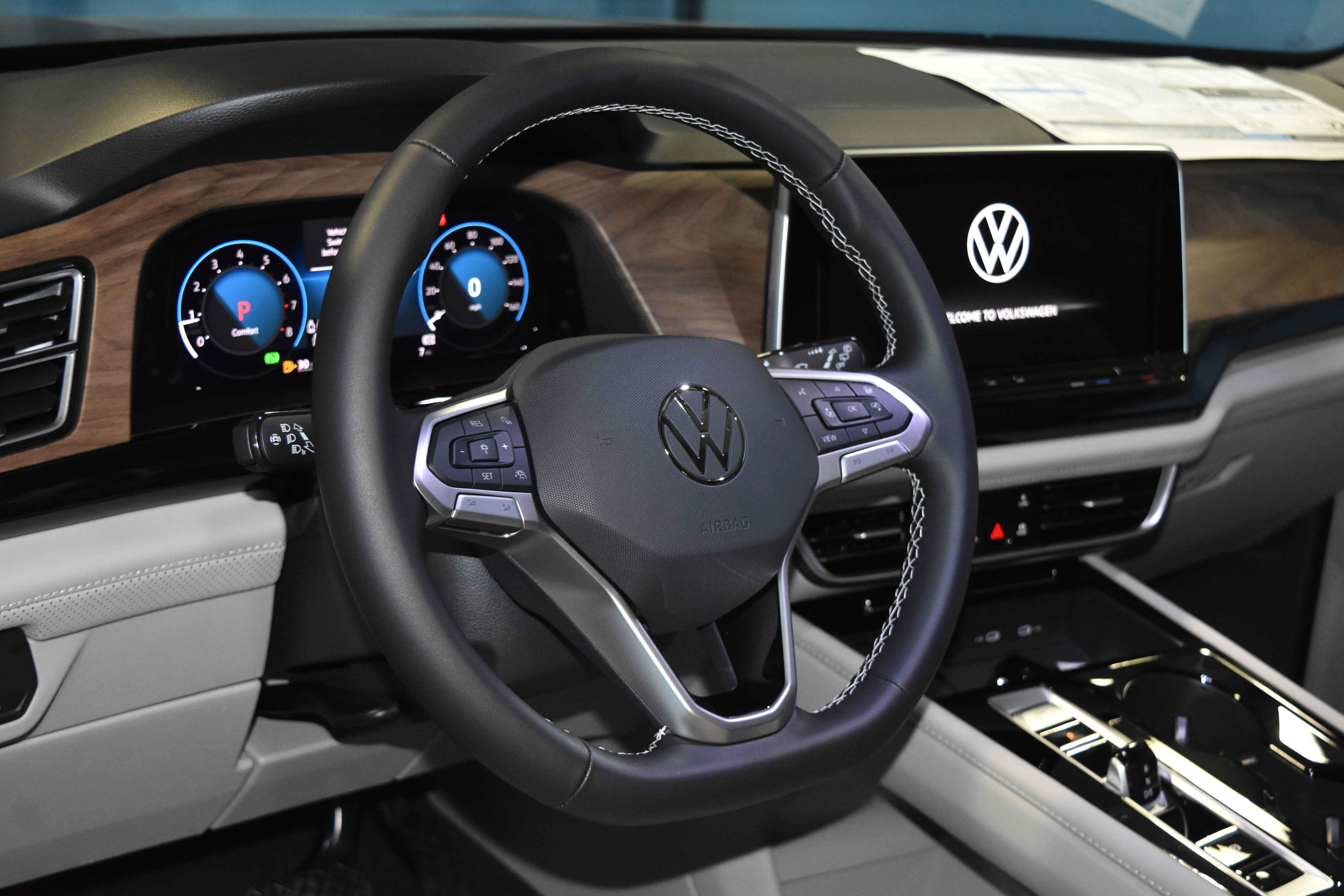 New 2026 Volkswagen Atlas SE image 2