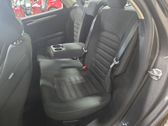 Used 2017 Ford Fusion SE image 15