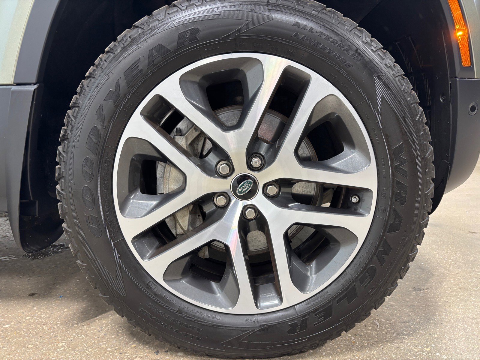 Used 2020 Land Rover Defender 110 HSE AWD/4WD image 11