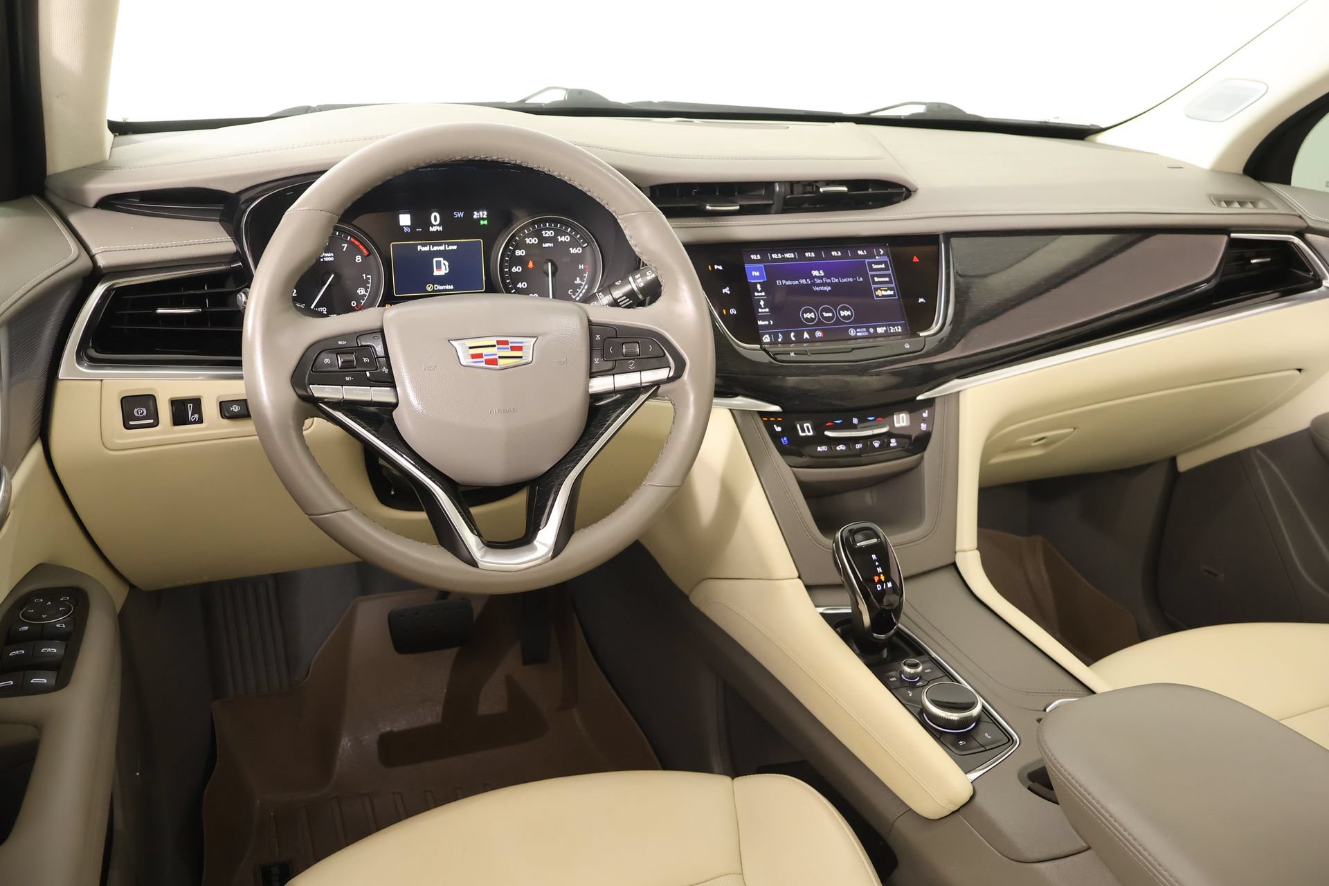 Used 2025 Cadillac XT6 Premium Luxury w/ Technology Package FWD image 2