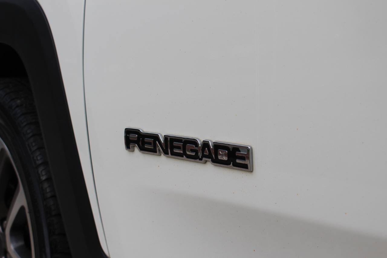 Used 2016 Jeep Renegade Latitude w/ Cold Weather Group FWD image 41