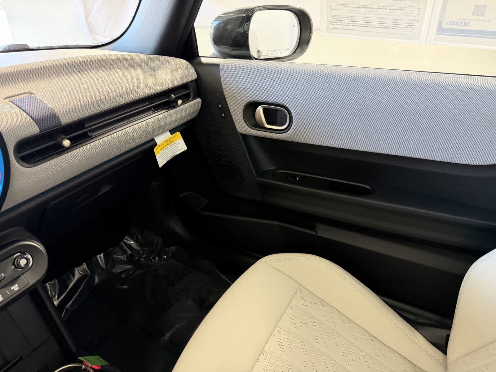 Used 2025 MINI Cooper 2-Door Hardtop FWD image 23