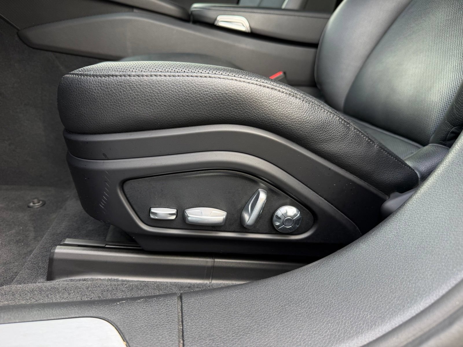 Used 2017 Porsche Panamera image 10