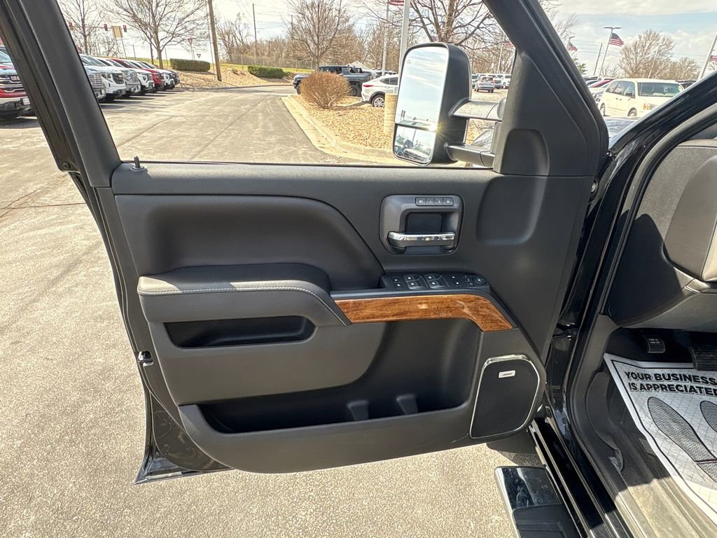 Used 2018 Chevrolet Silverado 1500 High Country image 17