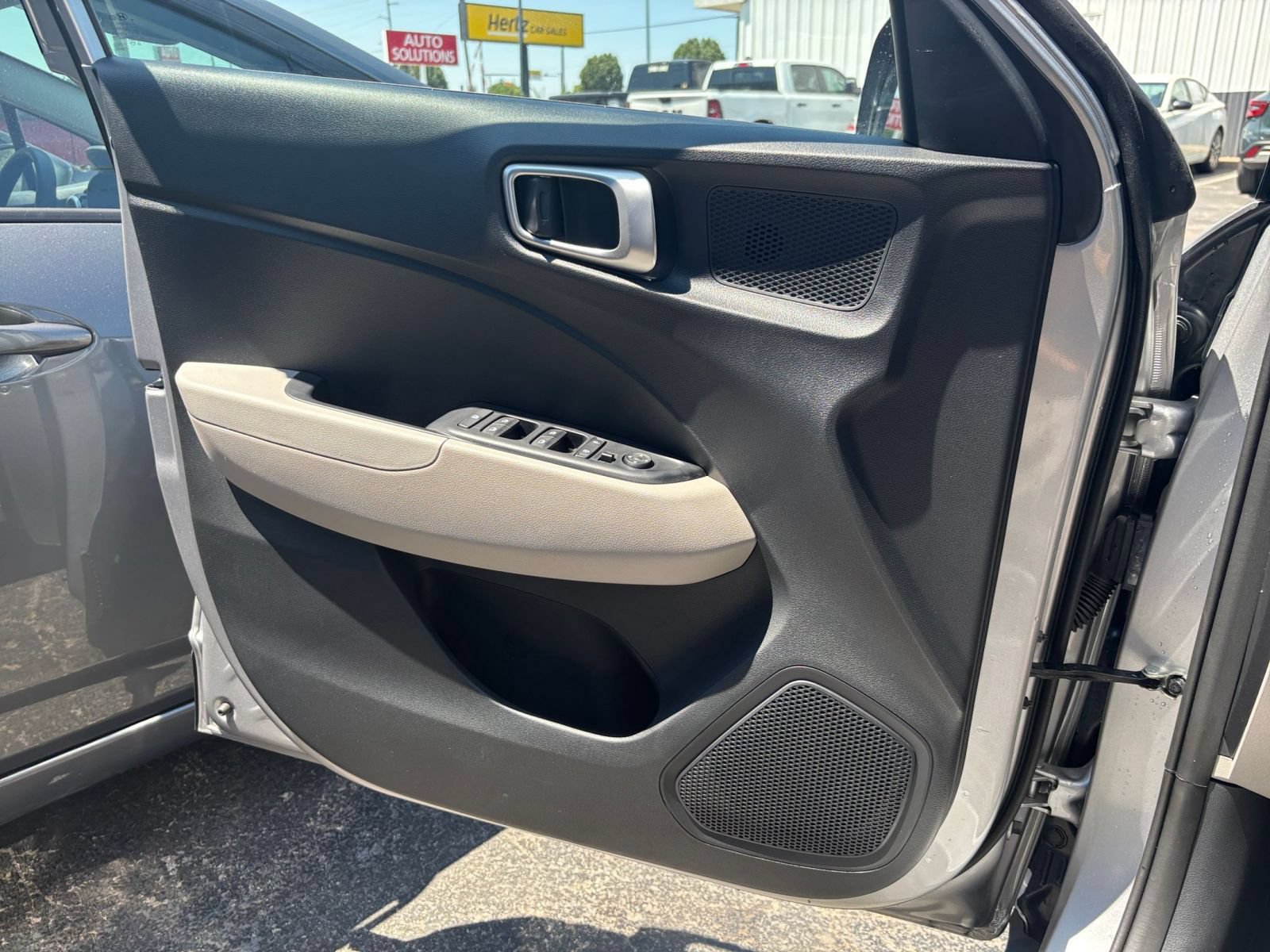 Used 2026 Hyundai Venue SEL FWD image 18