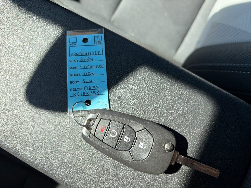 Used 2024 Chevrolet Trax LS w/ LS Convenience Package FWD image 34