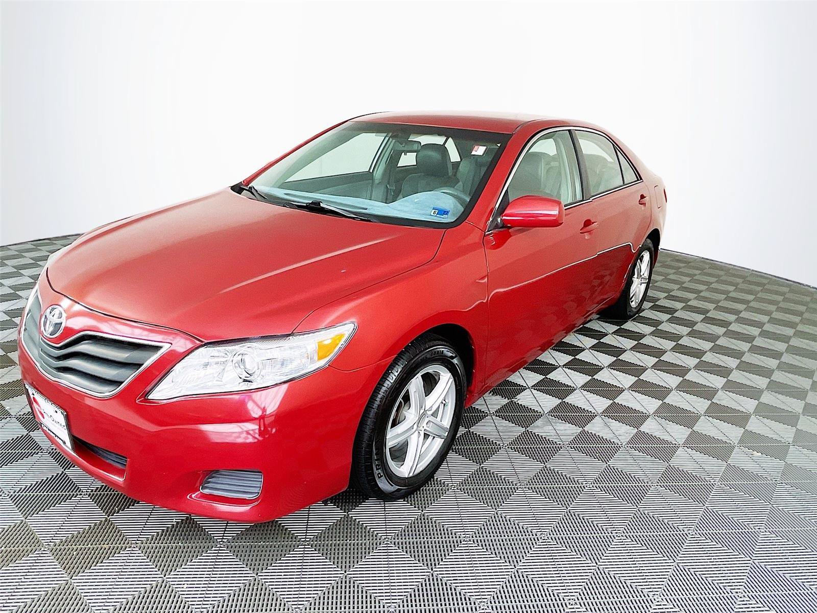 Used 2011 Toyota Camry LE FWD image 3