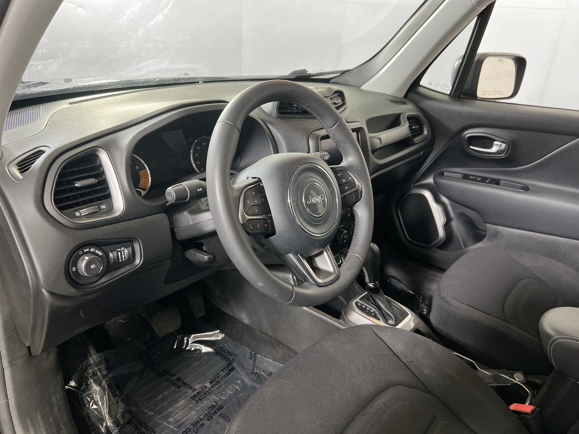 Used 2022 Jeep Renegade Latitude AWD/4WD image 9