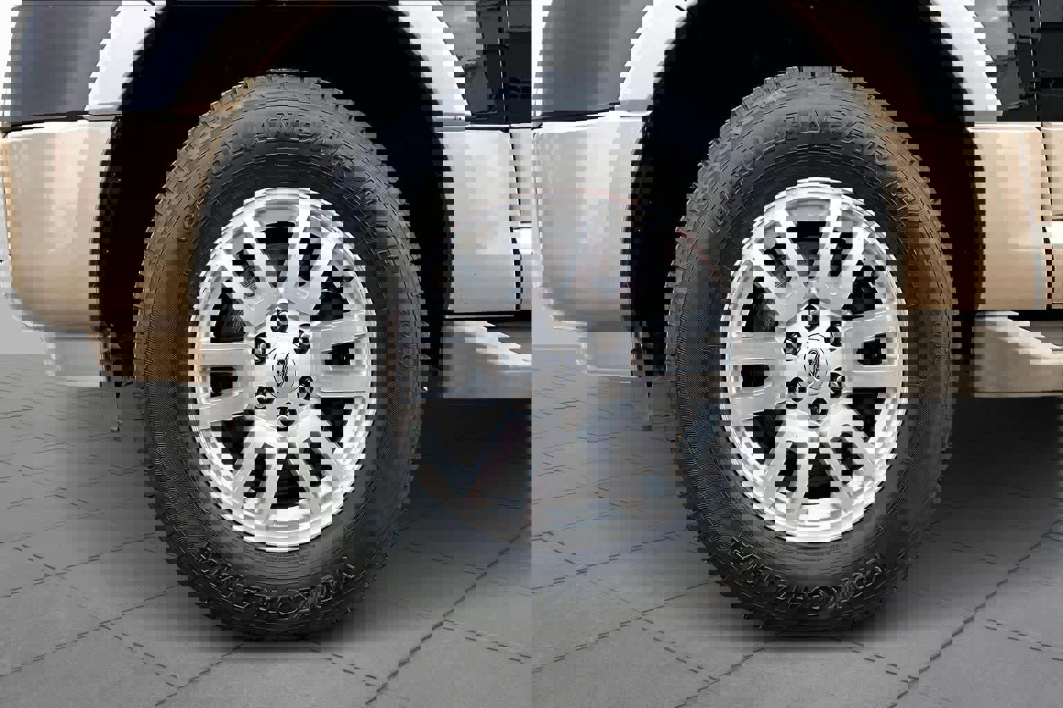 Used 2014 Ford Expedition XLT w/ Equipment Group 202A RWD image 11