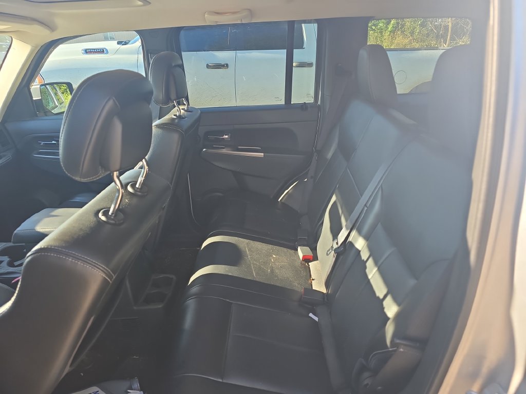 Used 2012 Jeep Liberty Limited Jet w/ Comfort/Convenience Group AWD/4WD image 8