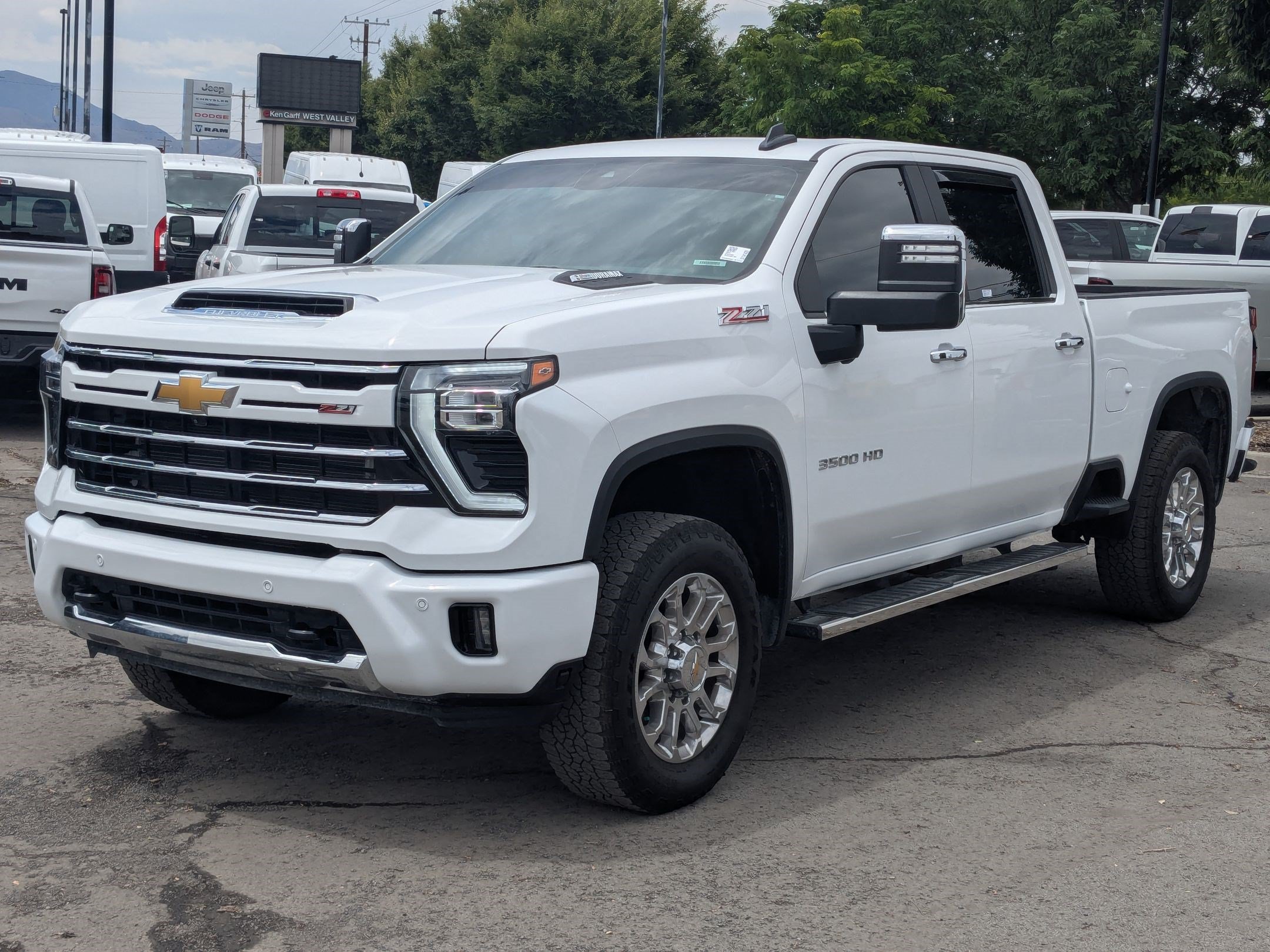 Used 2025 Chevrolet Silverado 3500 LT w/ Z71 Chrome Sport Edition AWD/4WD image 11