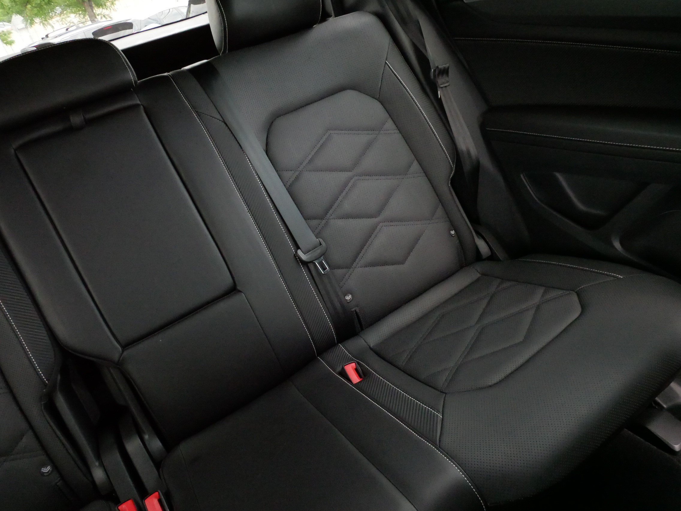 Certified 2024 Volkswagen Atlas Cross Sport SE w/ Panoramic Sunroof Package AWD/4WD image 14