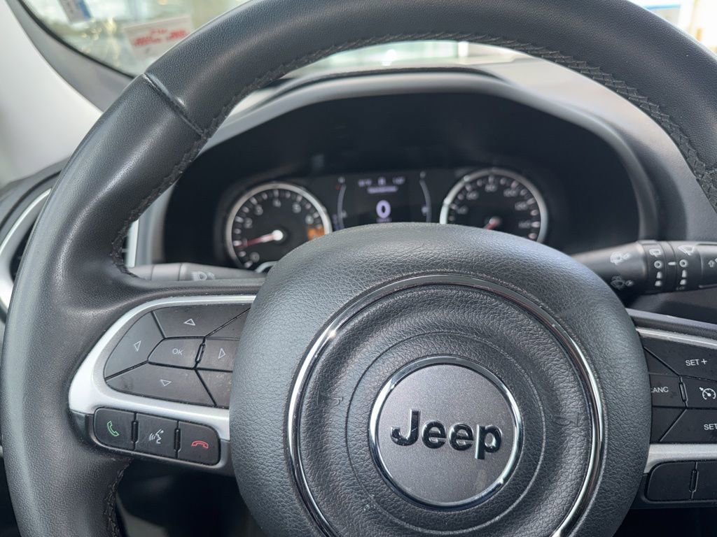 Used 2018 Jeep Renegade Latitude w/ Popular Equipment Group image 14