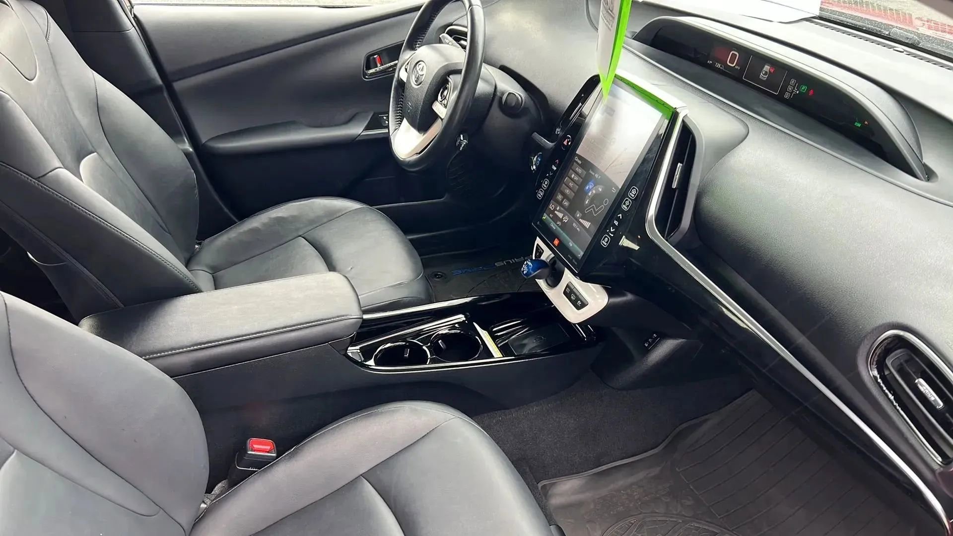 Used 2017 Toyota Prius Prime Advanced w/ Preferred Accessory Package image 3