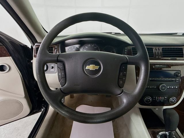 Used 2015 Chevrolet Impala LT w/ LT Sunroof Package FWD image 13