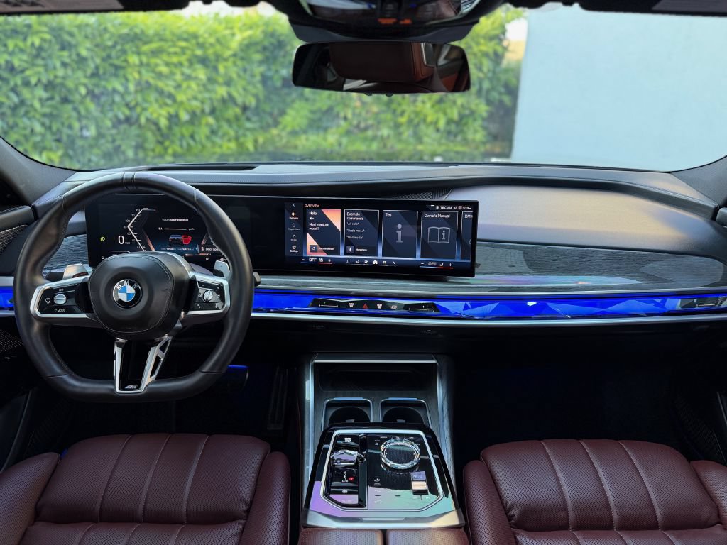 Used 2025 BMW 760i xDrive w/ Premium Package AWD/4WD image 29